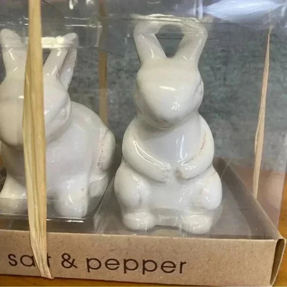 Tag Bunny‎ salt & pepper shaker set new in box - Picture 3 of 12